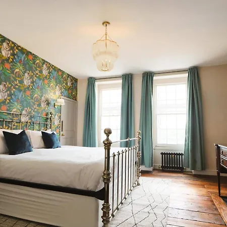 Rownham Clifton 5 Bedroom Townhouse *