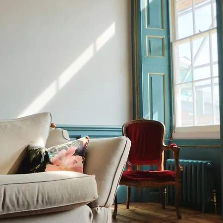 Hébergement de vacances Rownham Clifton 5 Bedroom Townhouse *