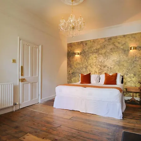 Rownham Clifton 5 Bedroom Townhouse *