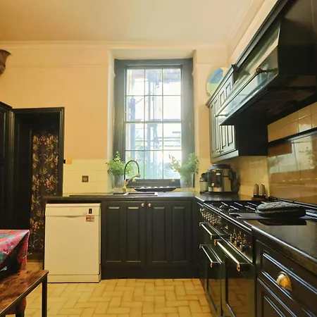 Holiday home Rownham Clifton 5 Bedroom Townhouse *