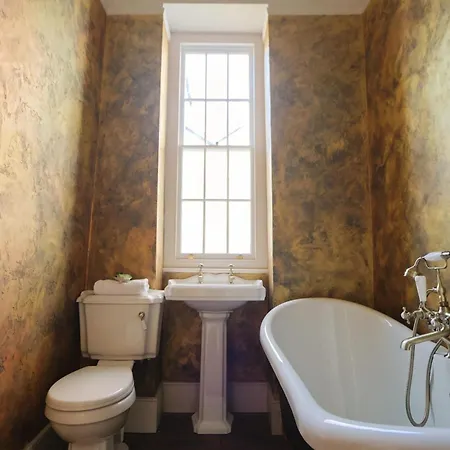 Rownham Clifton 5 Bedroom Townhouse 度假居